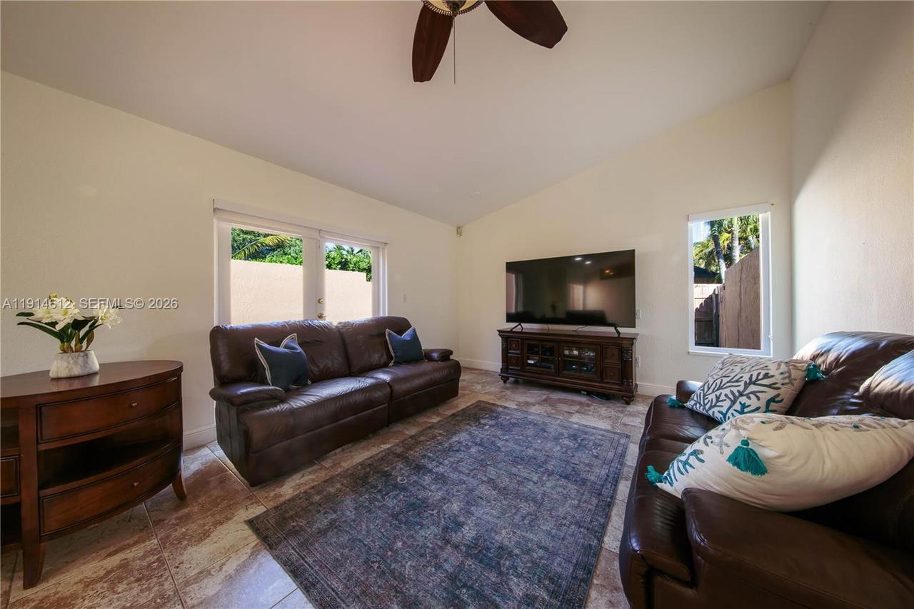 Real estate property located at 15235 152nd Ct, Miami-dade, Weitzer Shauna Meadows, Miami, FL