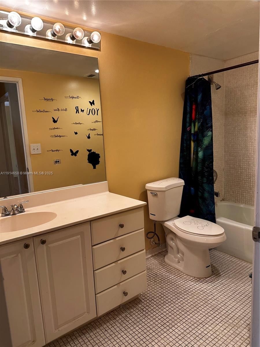 Real estate property located at 19390 Collins Ave #704, Miami-dade, Oceanview Building A Cond, Sunny Isles Beach, FL
