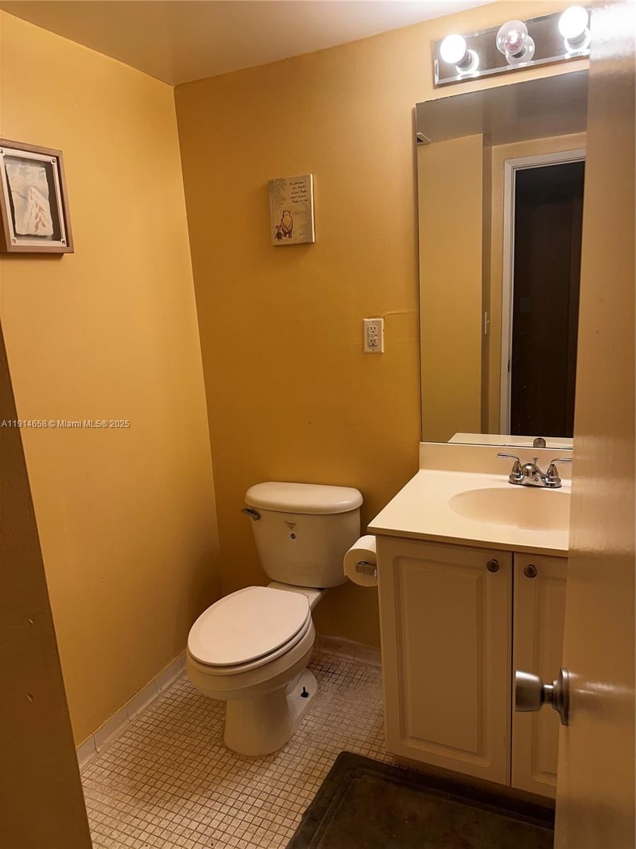 Real estate property located at 19390 Collins Ave #704, Miami-dade, Oceanview Building A Cond, Sunny Isles Beach, FL