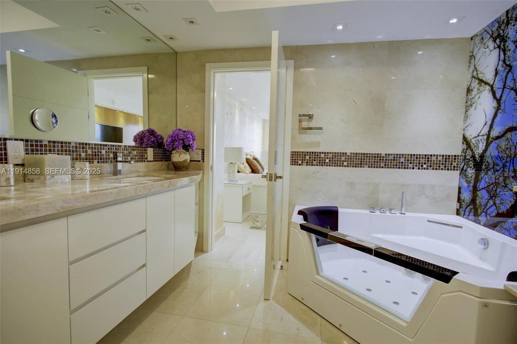 Real estate property located at 4775 Collins Ave #1601, Miami-dade, Green Diamond Condo, Miami Beach, FL