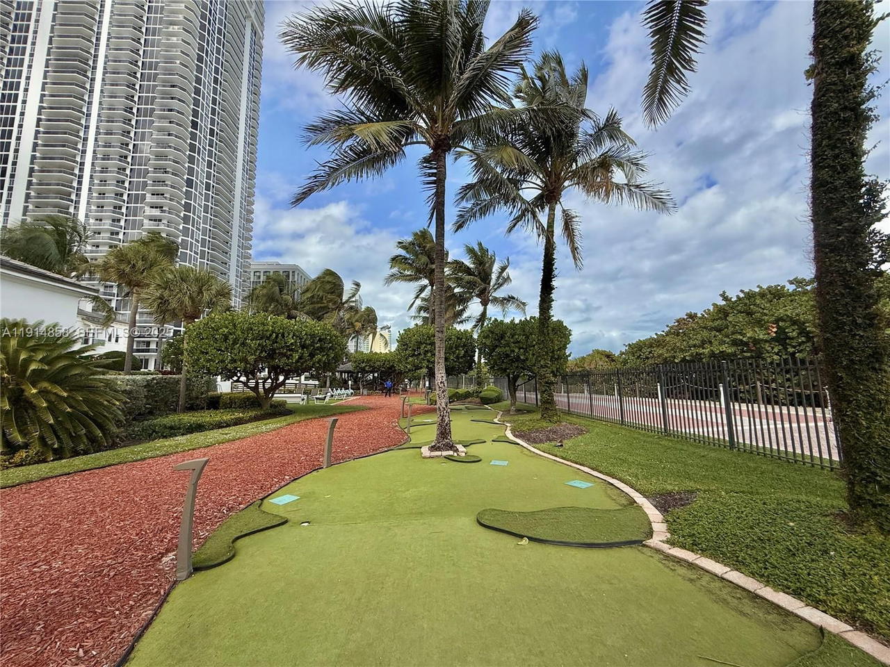 Real estate property located at 4775 Collins Ave #1601, Miami-dade, Green Diamond Condo, Miami Beach, FL