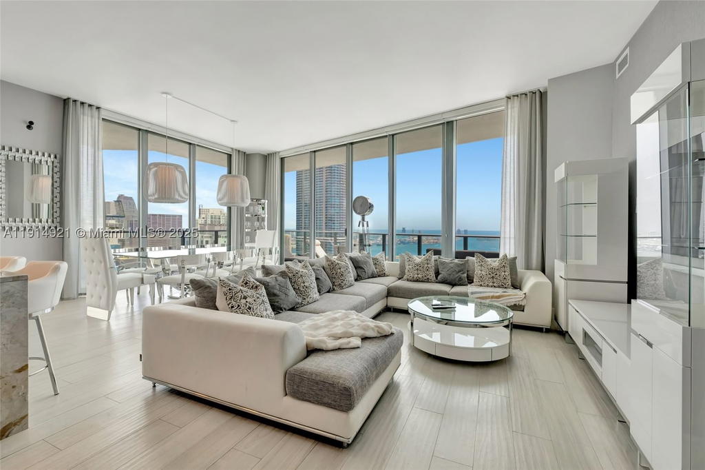 Real estate property located at 1300 Miami Ave PH5001, Miami-dade, 1300 S Miami Avenue Condo, Miami, FL