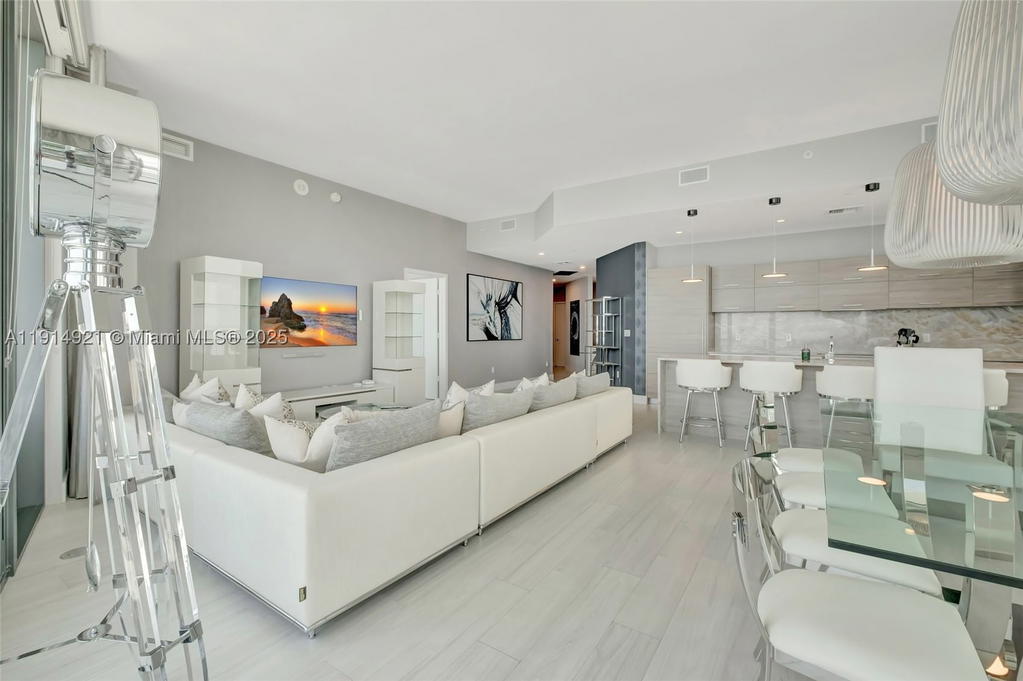 Real estate property located at 1300 Miami Ave PH5001, Miami-dade, 1300 S Miami Avenue Condo, Miami, FL