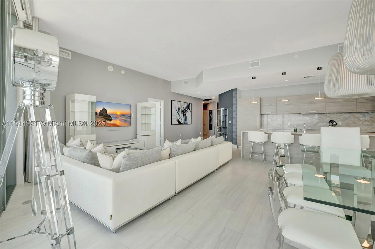 Real estate property located at 1300 Miami Ave PH5001, Miami-dade, 1300 S Miami Avenue Condo, Miami, FL