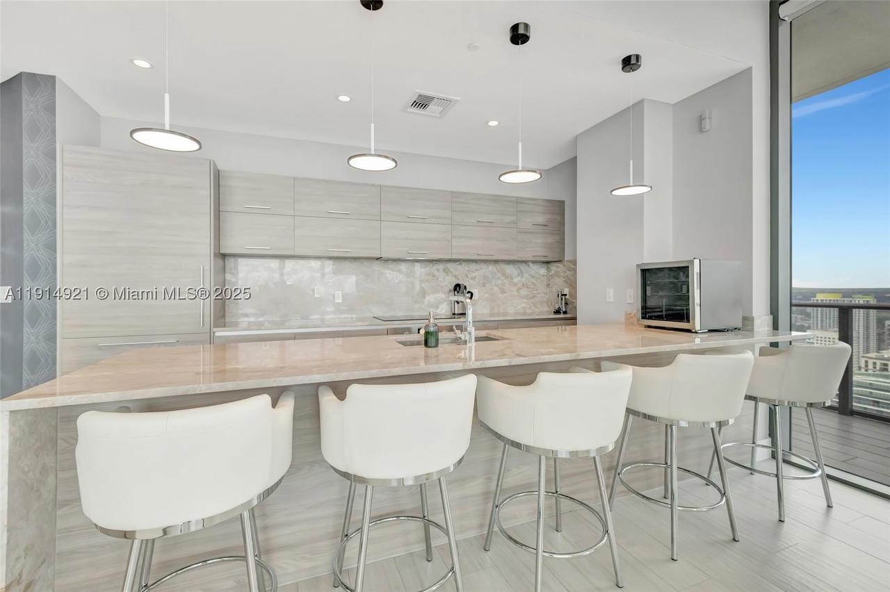Real estate property located at 1300 Miami Ave PH5001, Miami-dade, 1300 S Miami Avenue Condo, Miami, FL