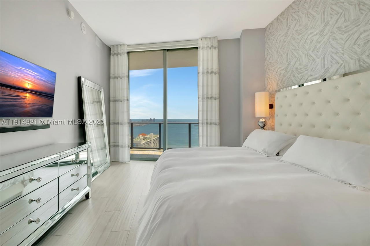 Real estate property located at 1300 Miami Ave PH5001, Miami-dade, 1300 S Miami Avenue Condo, Miami, FL
