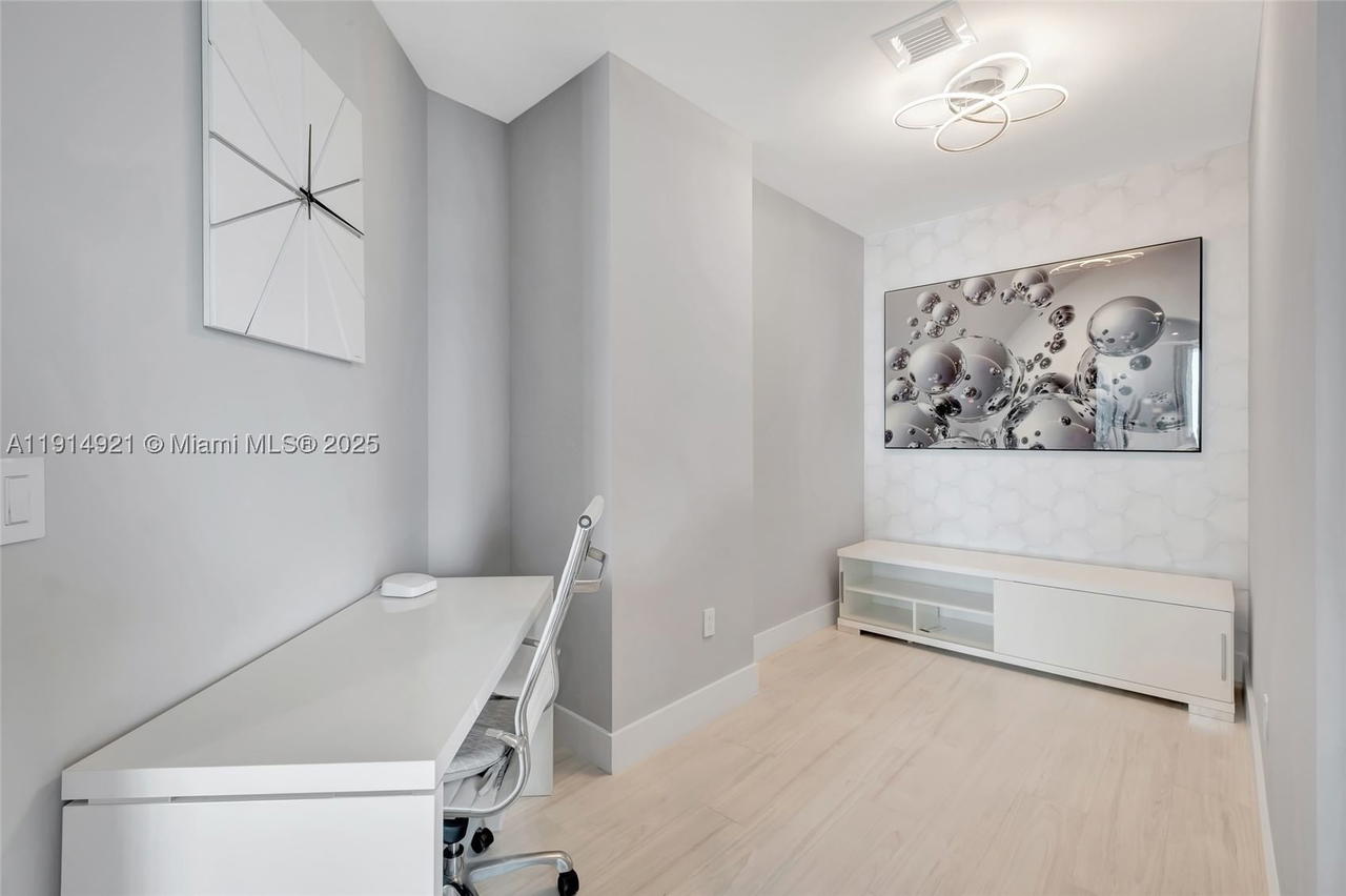 Real estate property located at 1300 Miami Ave PH5001, Miami-dade, 1300 S Miami Avenue Condo, Miami, FL