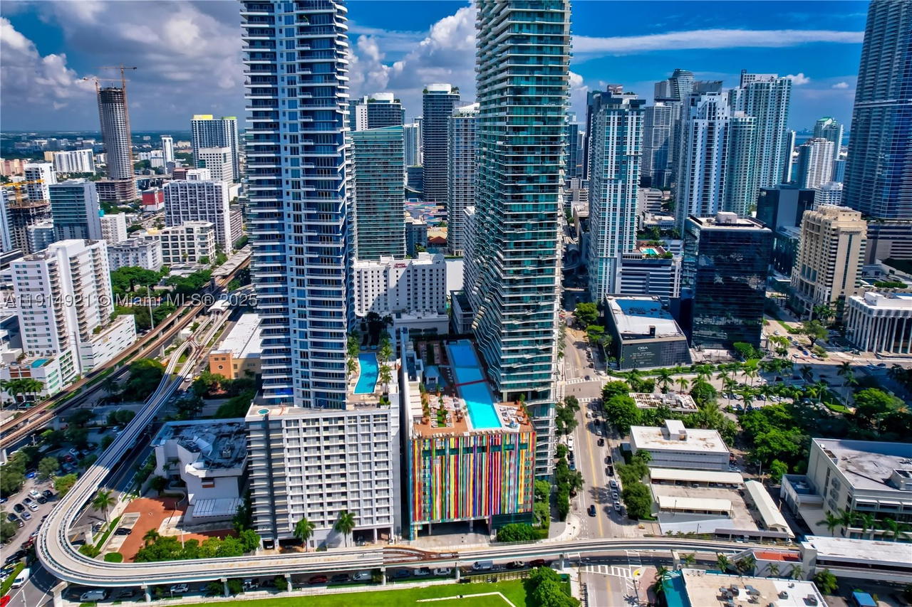 Real estate property located at 1300 Miami Ave PH5001, Miami-dade, 1300 S Miami Avenue Condo, Miami, FL