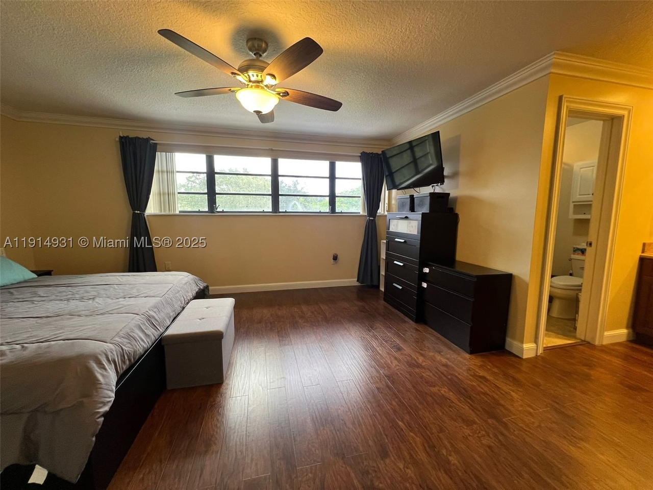 Real estate property located at 9894 Fairway Cove Ln, Broward, Fairway Cove, Plantation, FL