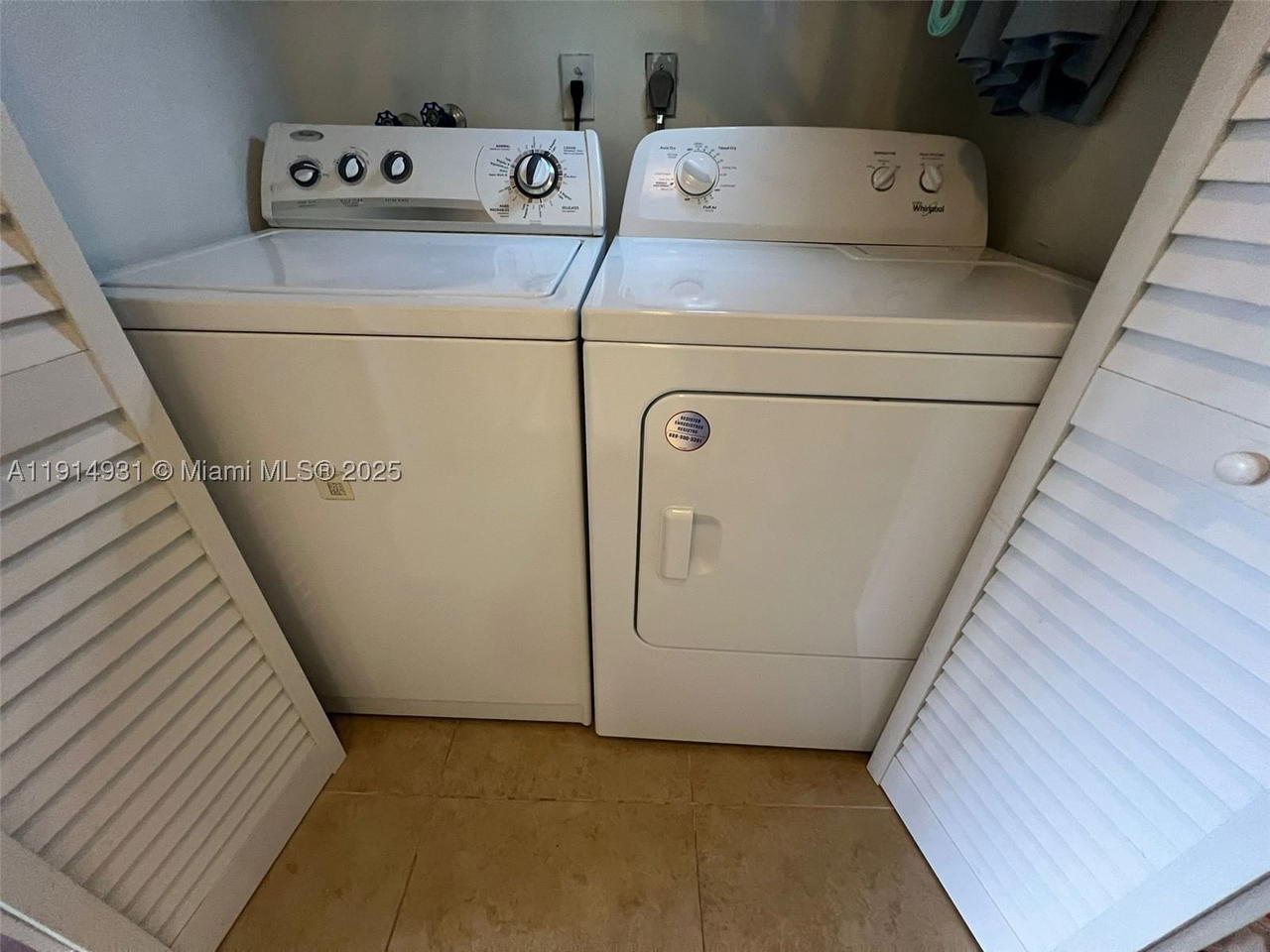 Real estate property located at 9894 Fairway Cove Ln, Broward, Fairway Cove, Plantation, FL