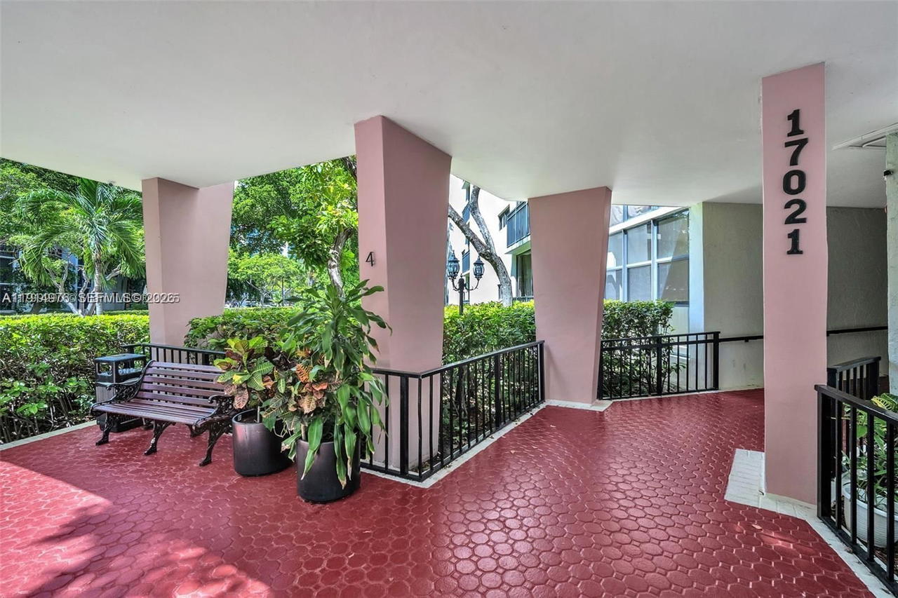 Real estate property located at 17021 Bay Rd #803, Miami-dade, Plaza Of Americas Condo P, Sunny Isles Beach, FL