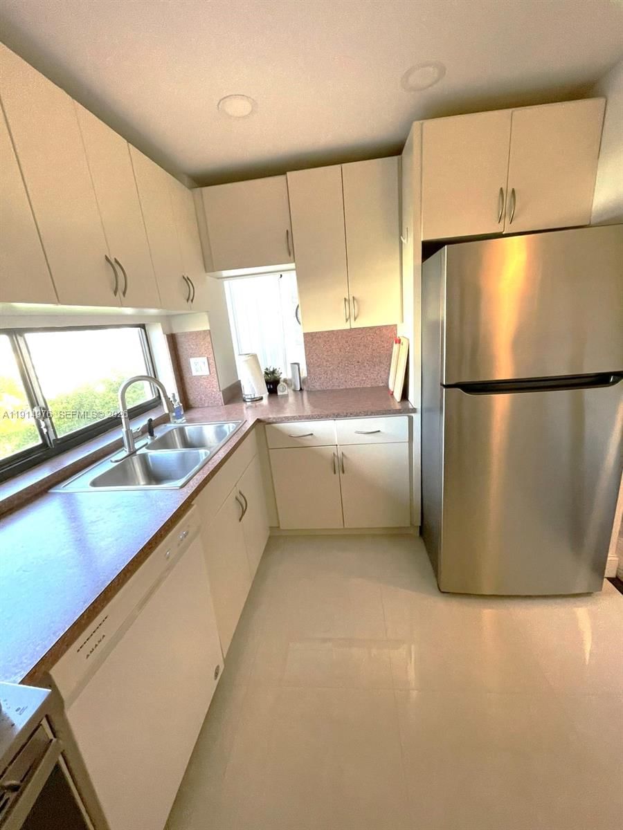 Real estate property located at 17021 Bay Rd #803, Miami-dade, Plaza Of Americas Condo P, Sunny Isles Beach, FL