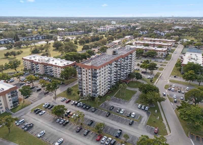 Real estate property located at 4174 Inverrary Dr #902, Broward, Manors Of Inverrary Xi, Lauderhill, FL