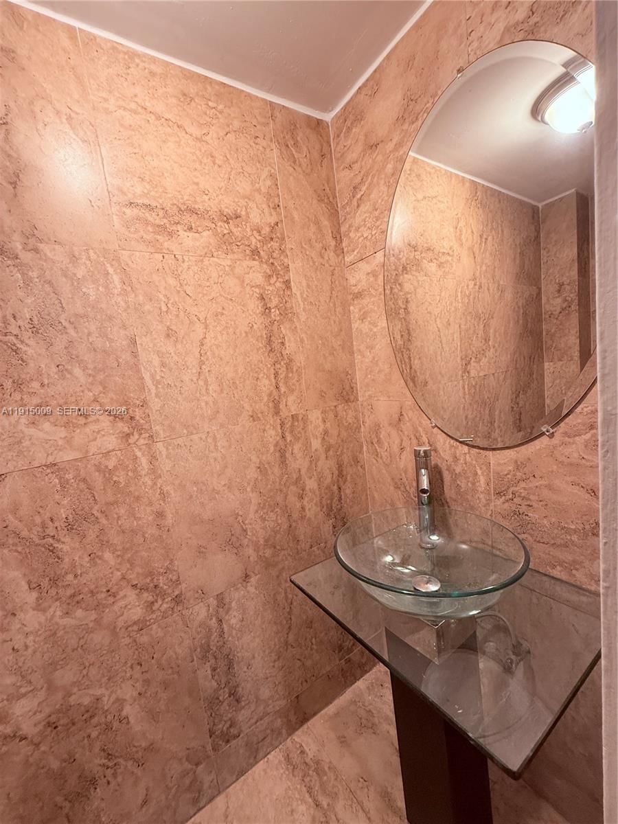 Real estate property located at 6603 Winfield Blvd B8, Broward, Coventry House, Margate, FL