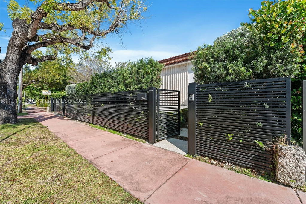 Real estate property located at 5831 Alton Rd, Miami-dade, La Gorce Golf Sub, Miami Beach, FL