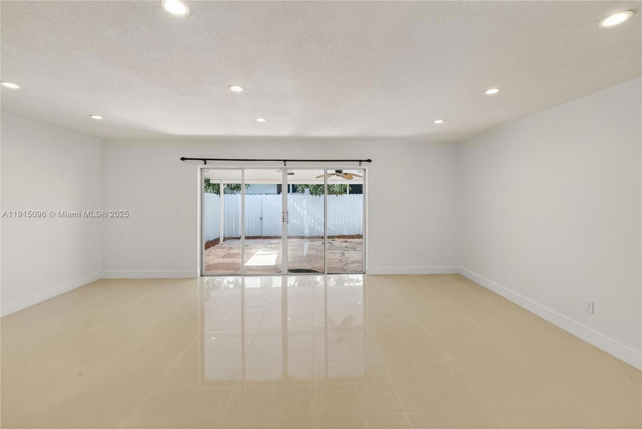 Real estate property located at 6822 2nd Ln, Miami-dade, Palm Springs Villas 3rd A, Hialeah, FL