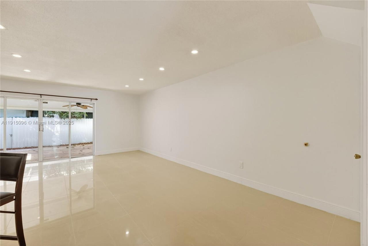 Real estate property located at 6822 2nd Ln, Miami-dade, Palm Springs Villas 3rd A, Hialeah, FL