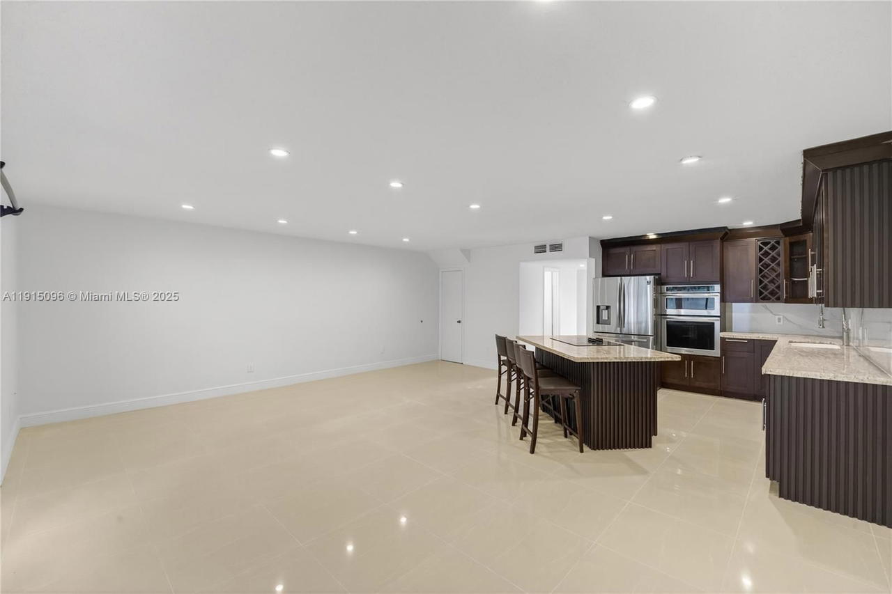 Real estate property located at 6822 2nd Ln, Miami-dade, Palm Springs Villas 3rd A, Hialeah, FL