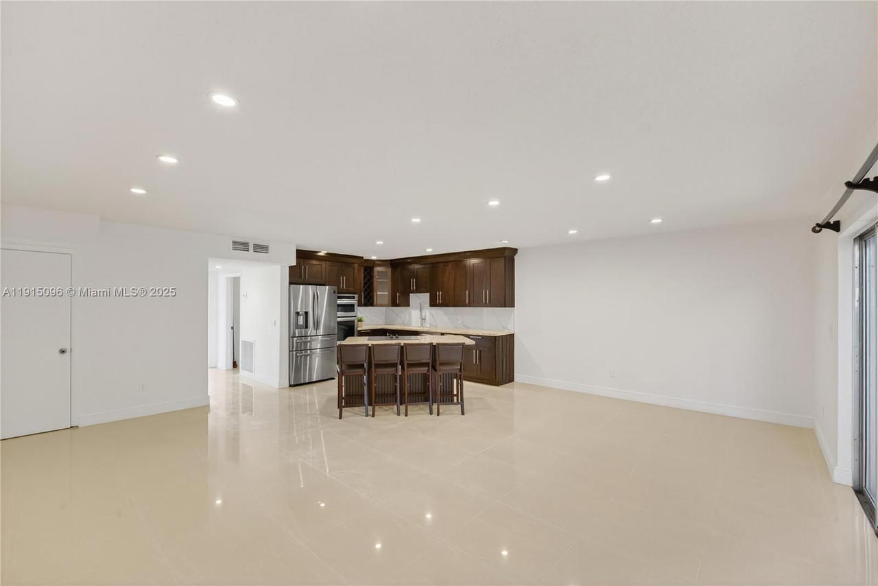 Real estate property located at 6822 2nd Ln, Miami-dade, Palm Springs Villas 3rd A, Hialeah, FL