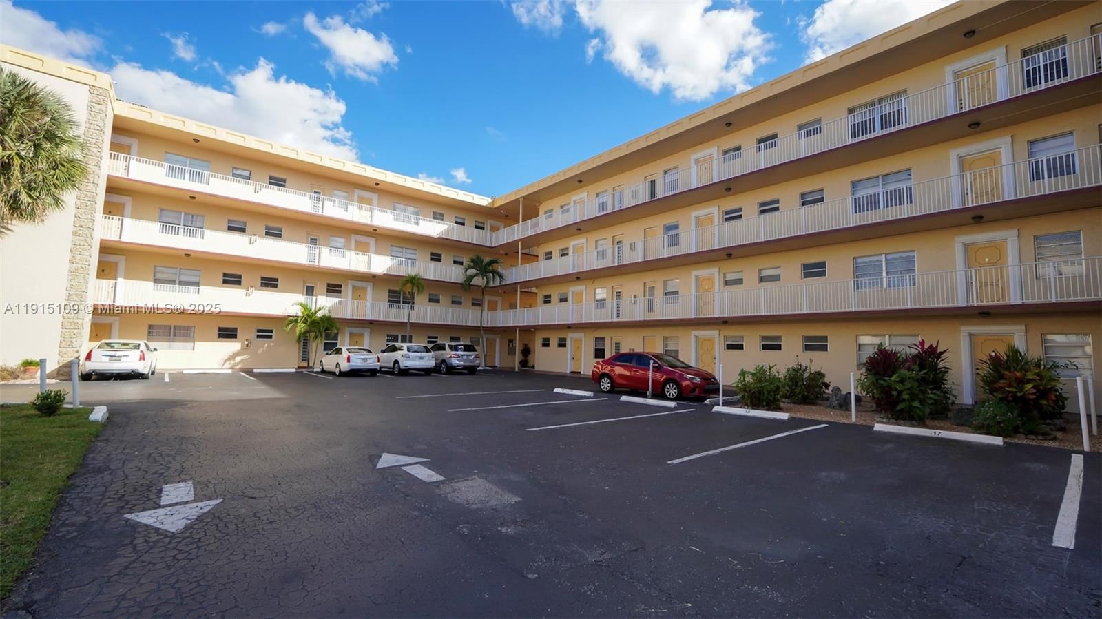 Real estate property located at 3940 42nd Ave #215, Broward, Topaz South Condo, Lauderdale Lakes, FL