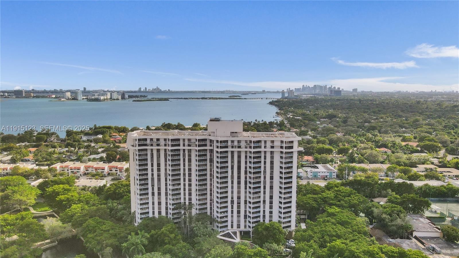 Real estate property located at 2000 Towerside Ter #301, Miami-dade, Towers Of Quayside, Miami, FL