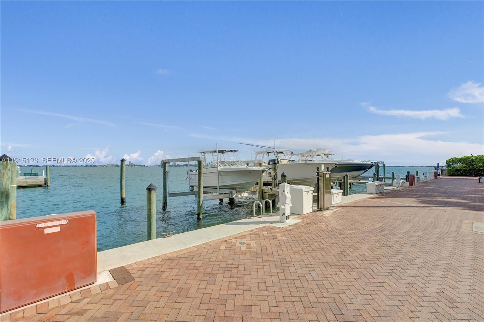 Real estate property located at 2000 Towerside Ter #301, Miami-dade, Towers Of Quayside, Miami, FL