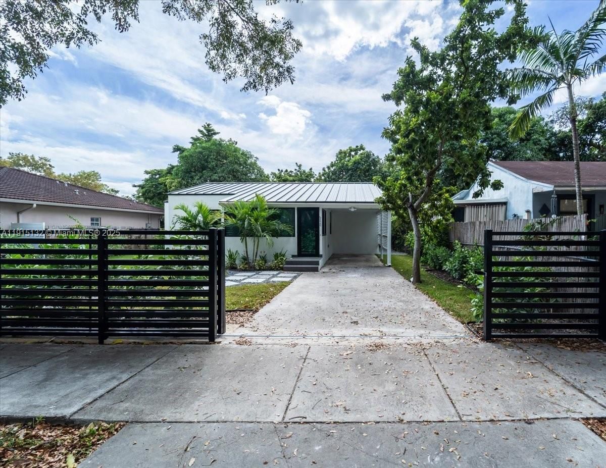 Real estate property located at 5220 6 ST, Miami-dade, Hills Trail Grove, Miami, FL