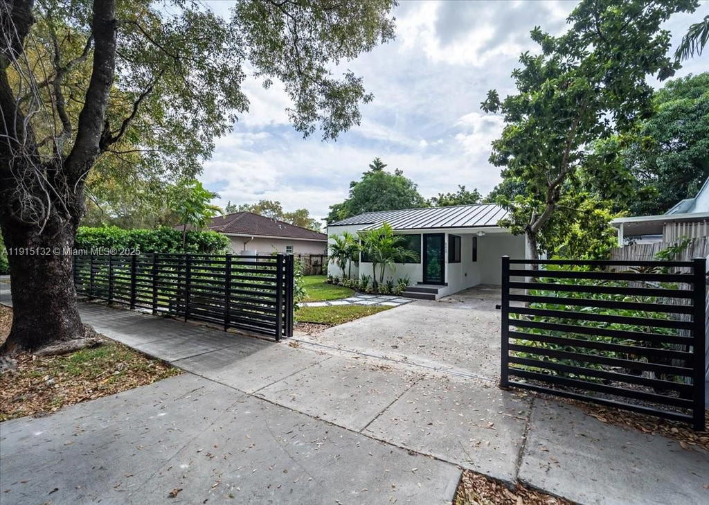 Real estate property located at 5220 6 ST, Miami-dade, Hills Trail Grove, Miami, FL