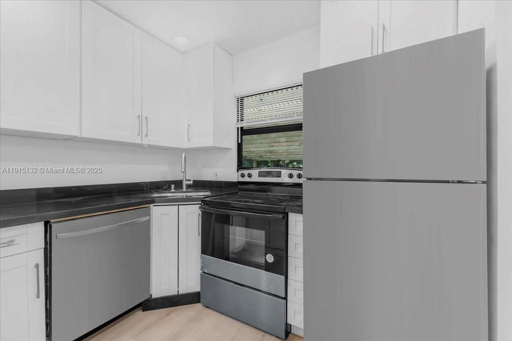 Real estate property located at 5220 6 ST, Miami-dade, Hills Trail Grove, Miami, FL
