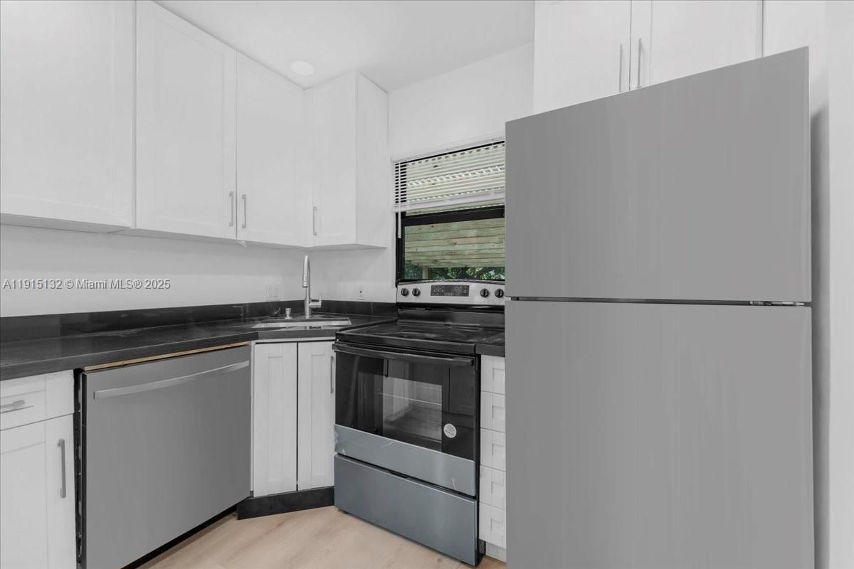 Real estate property located at 5220 6 ST, Miami-dade, Hills Trail Grove, Miami, FL