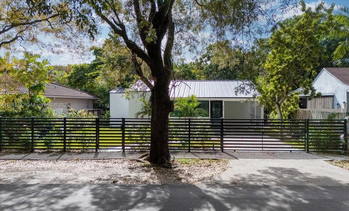 Real estate property located at 5220 6 ST, Miami-dade, Hills Trail Grove, Miami, FL