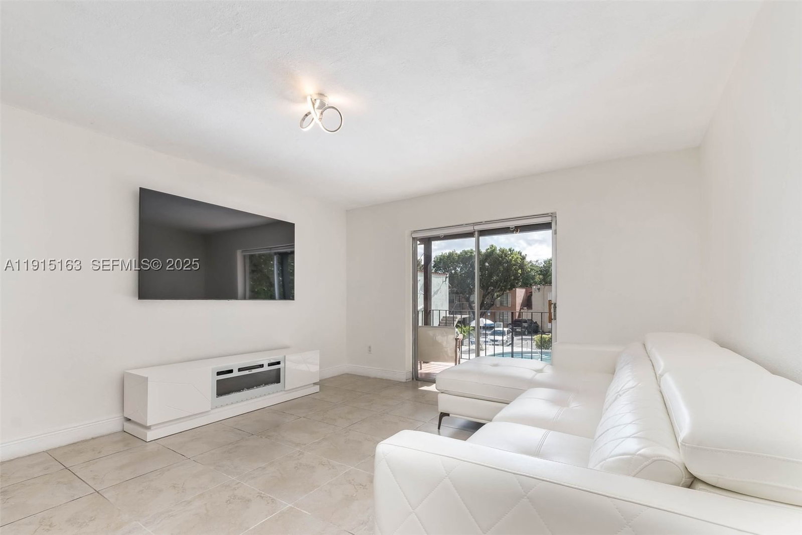 Real estate property located at 10748 Kendall Dr N22, Miami-dade, Spanish Trace Condo Ph Ii, Miami, FL