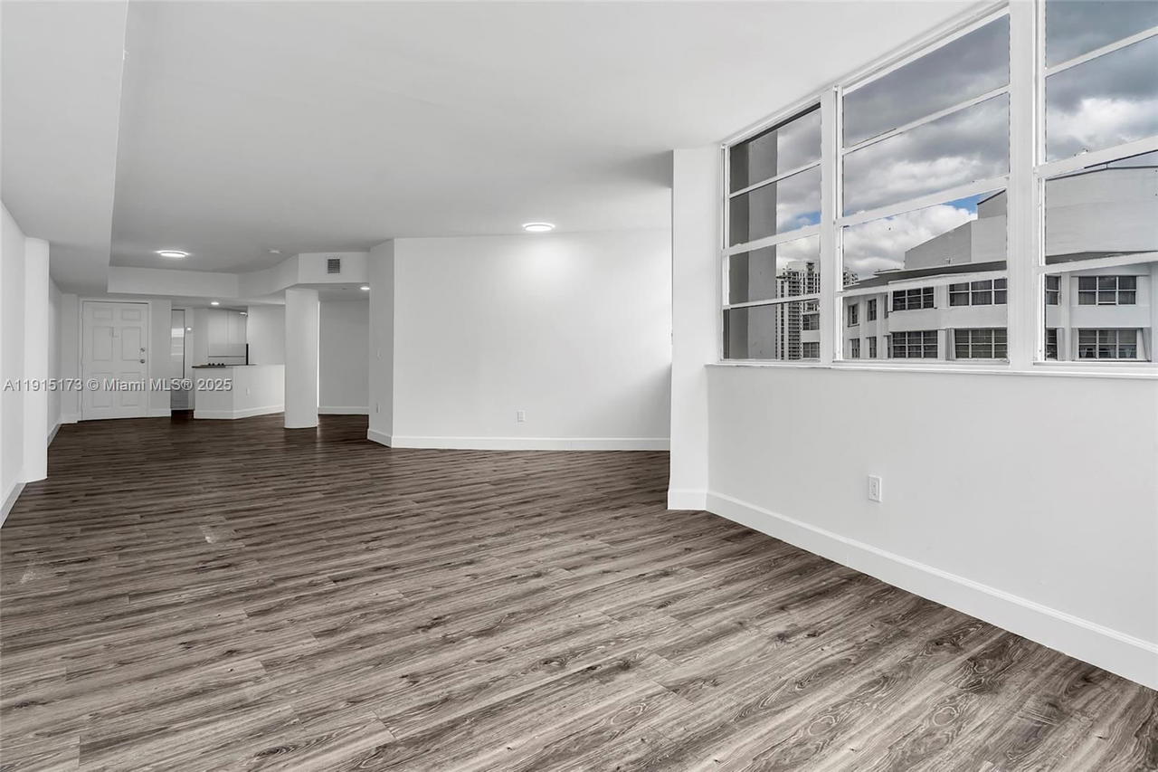 Real estate property located at 825 Brickell Bay Dr #1942, Miami-dade, Four Ambassadors Condo Ph, Miami, FL
