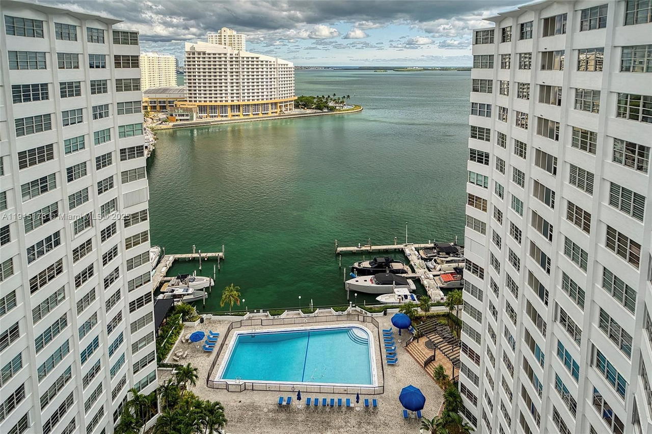 Real estate property located at 825 Brickell Bay Dr #1942, Miami-dade, Four Ambassadors Condo Ph, Miami, FL
