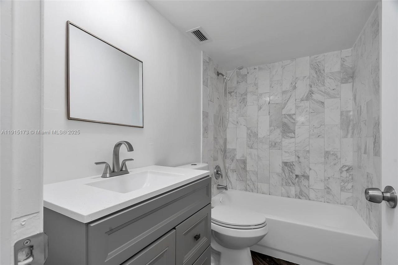 Real estate property located at 825 Brickell Bay Dr #1942, Miami-dade, Four Ambassadors Condo Ph, Miami, FL