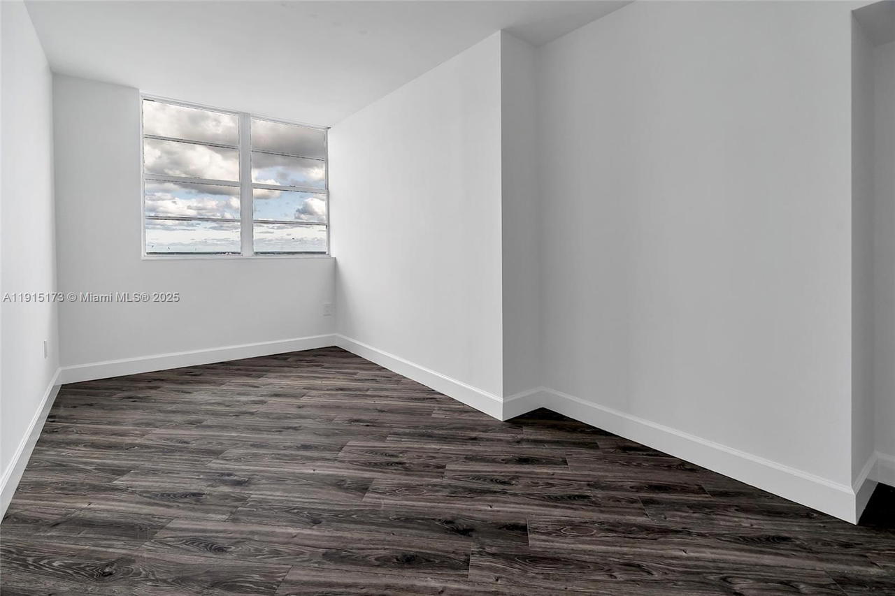 Real estate property located at 825 Brickell Bay Dr #1942, Miami-dade, Four Ambassadors Condo Ph, Miami, FL