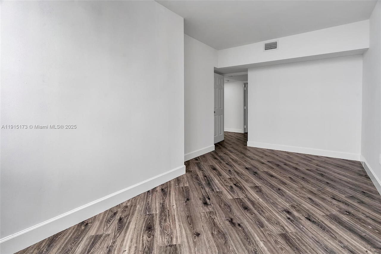 Real estate property located at 825 Brickell Bay Dr #1942, Miami-dade, Four Ambassadors Condo Ph, Miami, FL