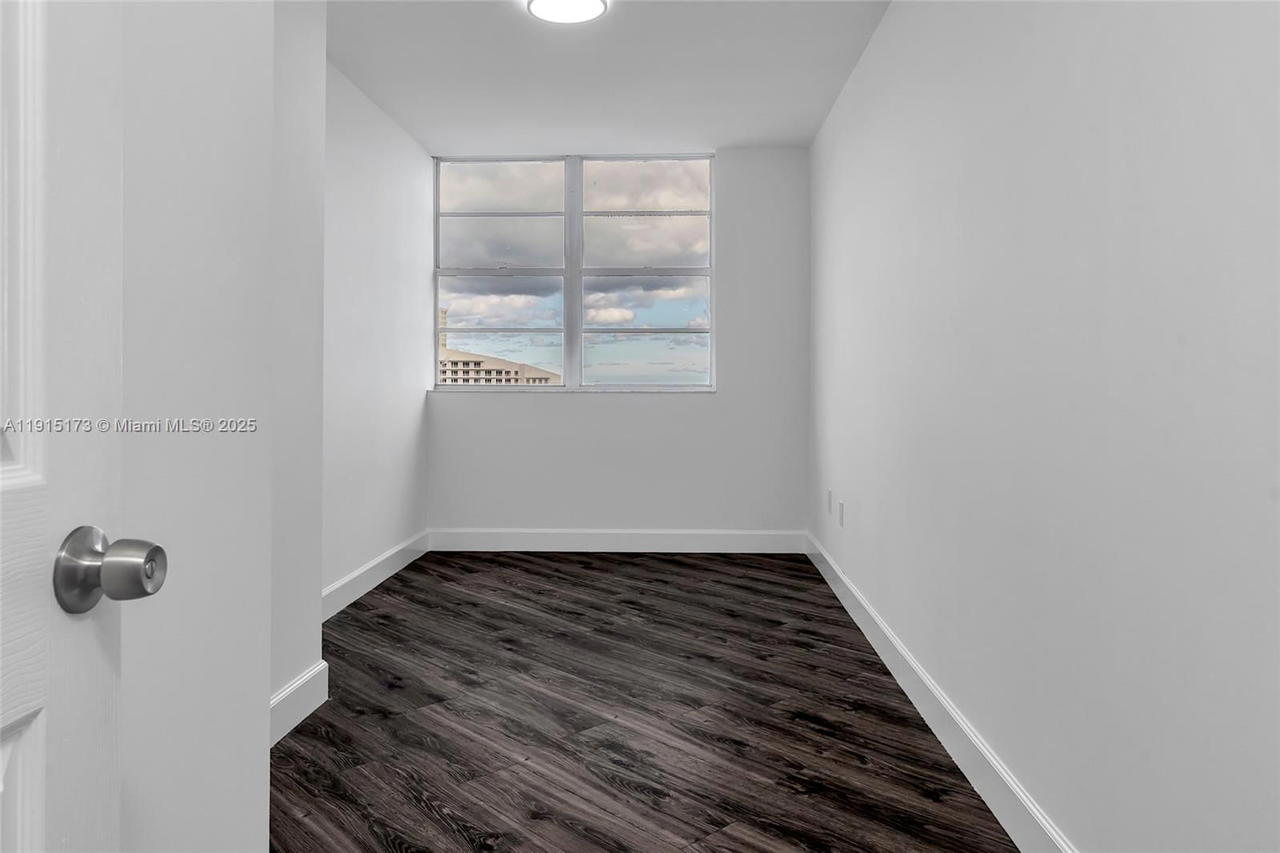 Real estate property located at 825 Brickell Bay Dr #1942, Miami-dade, Four Ambassadors Condo Ph, Miami, FL