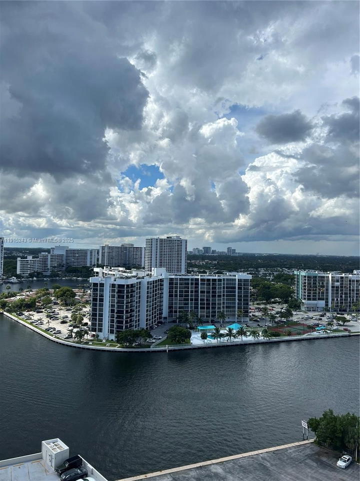 Real estate property located at 3800 Ocean Dr #1823, Broward, Hallmark Of Hollywood Con, Hollywood, FL
