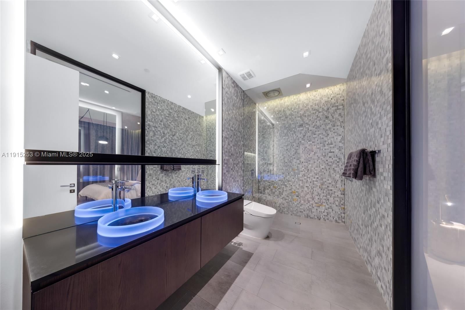 Real estate property located at 250 24th St PHA, Miami-dade, 250 Wynwood Condo, Miami, FL