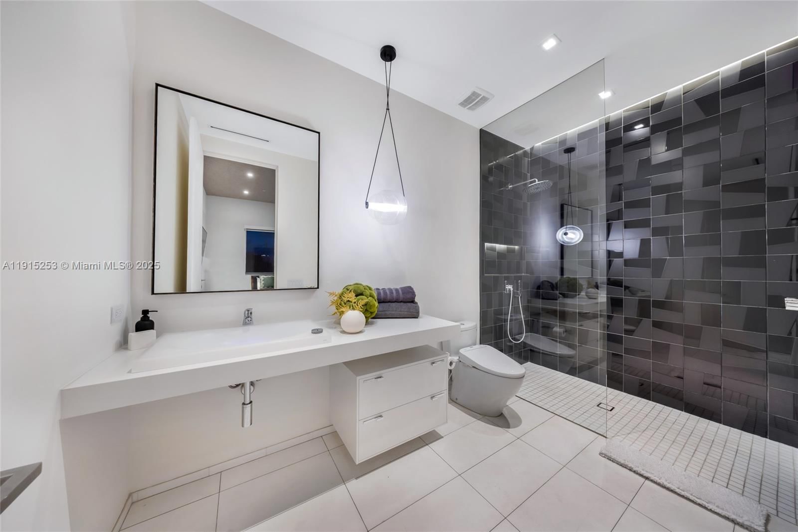 Real estate property located at 250 24th St PHA, Miami-dade, 250 Wynwood Condo, Miami, FL