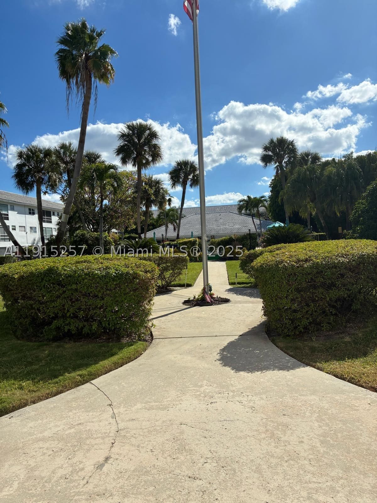 Real estate property located at 2050 39th St #311 NORTH, Broward, Lighthouse Point Gardens, Lighthouse Point, FL
