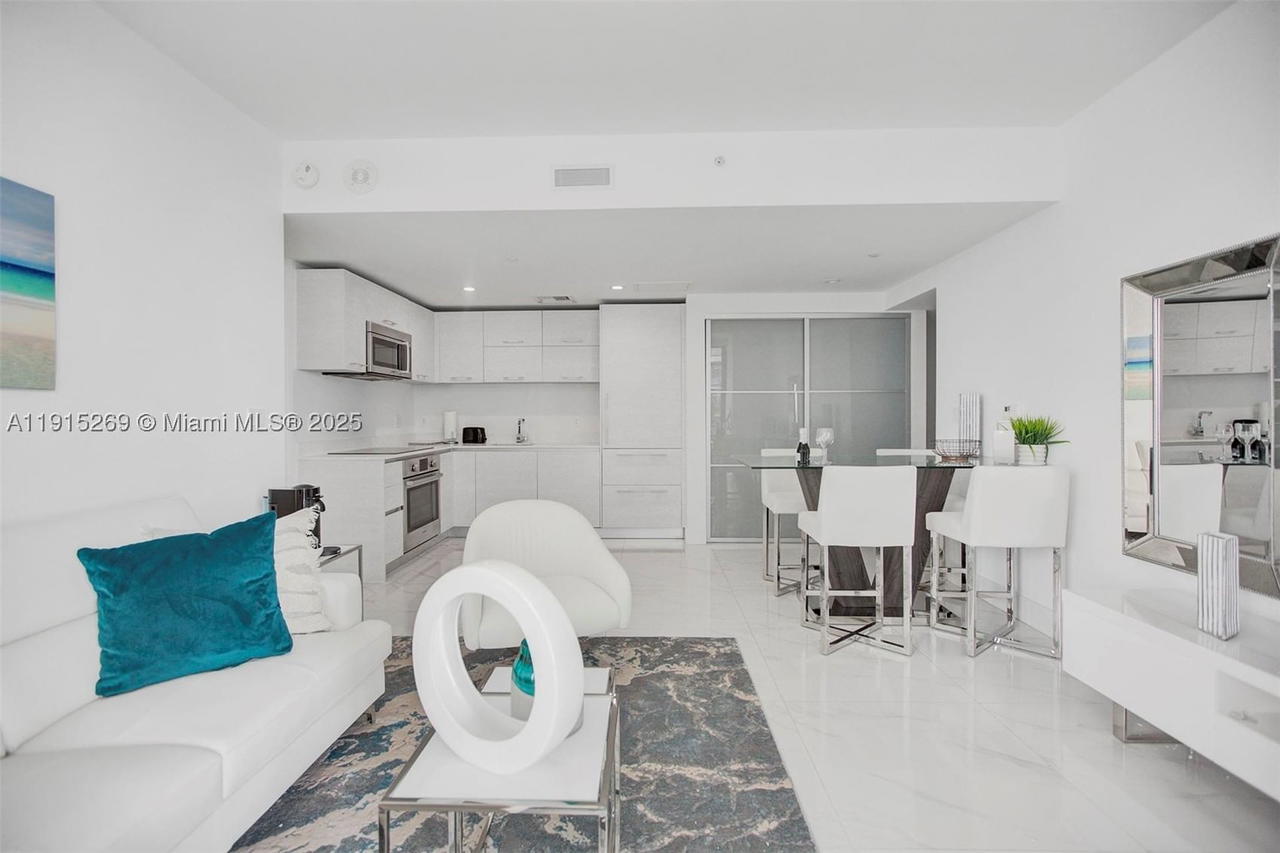 Real estate property located at 1300 Miami Ave #1407, Miami-dade, 1300 S Miami Avenue Condo, Miami, FL