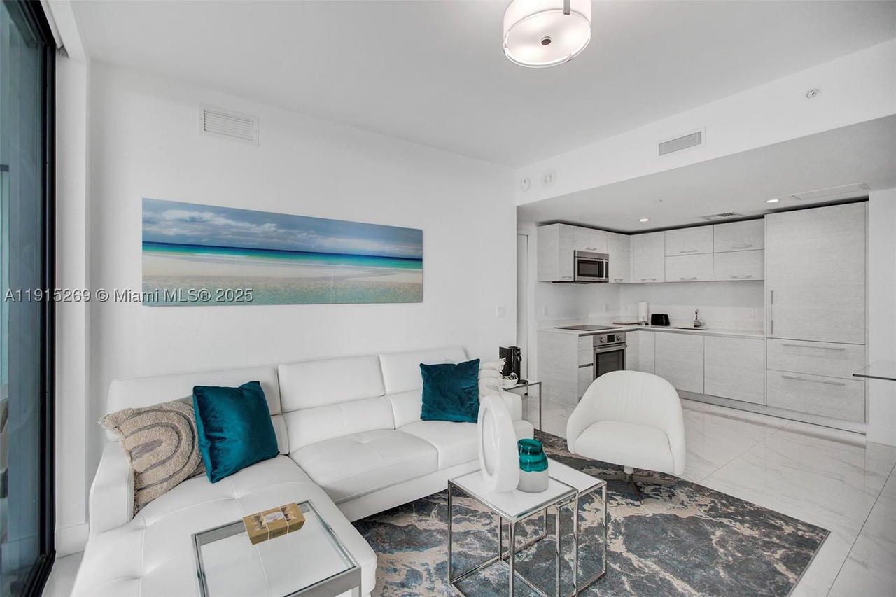 Real estate property located at 1300 Miami Ave #1407, Miami-dade, 1300 S Miami Avenue Condo, Miami, FL