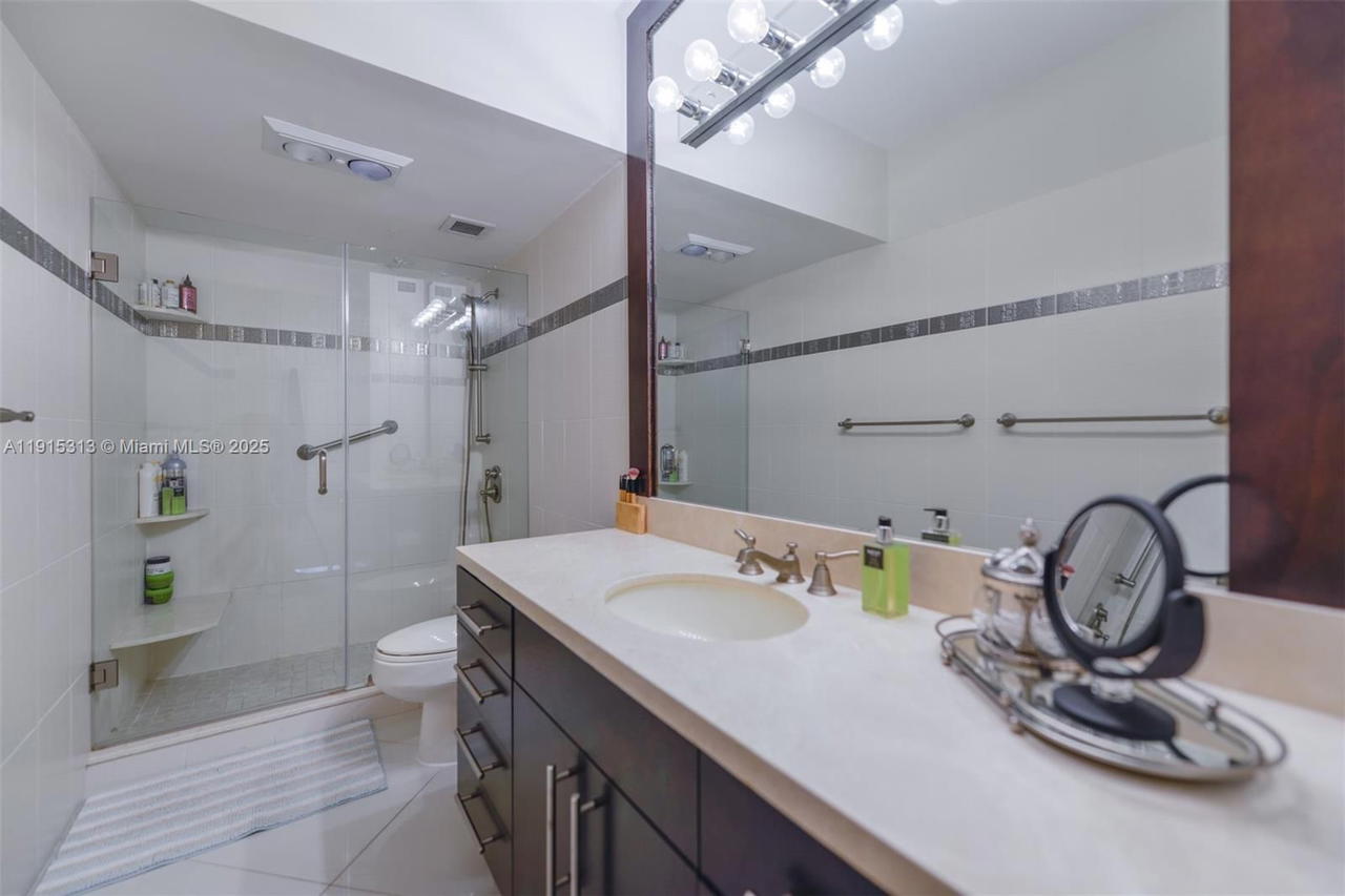 Real estate property located at 1950 Ocean Dr #5G, Broward, Hemispheres Condo, Hallandale Beach, FL