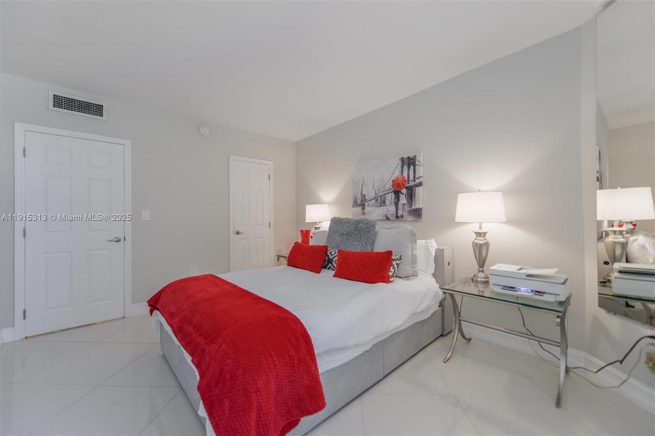Real estate property located at 1950 Ocean Dr #5G, Broward, Hemispheres Condo, Hallandale Beach, FL