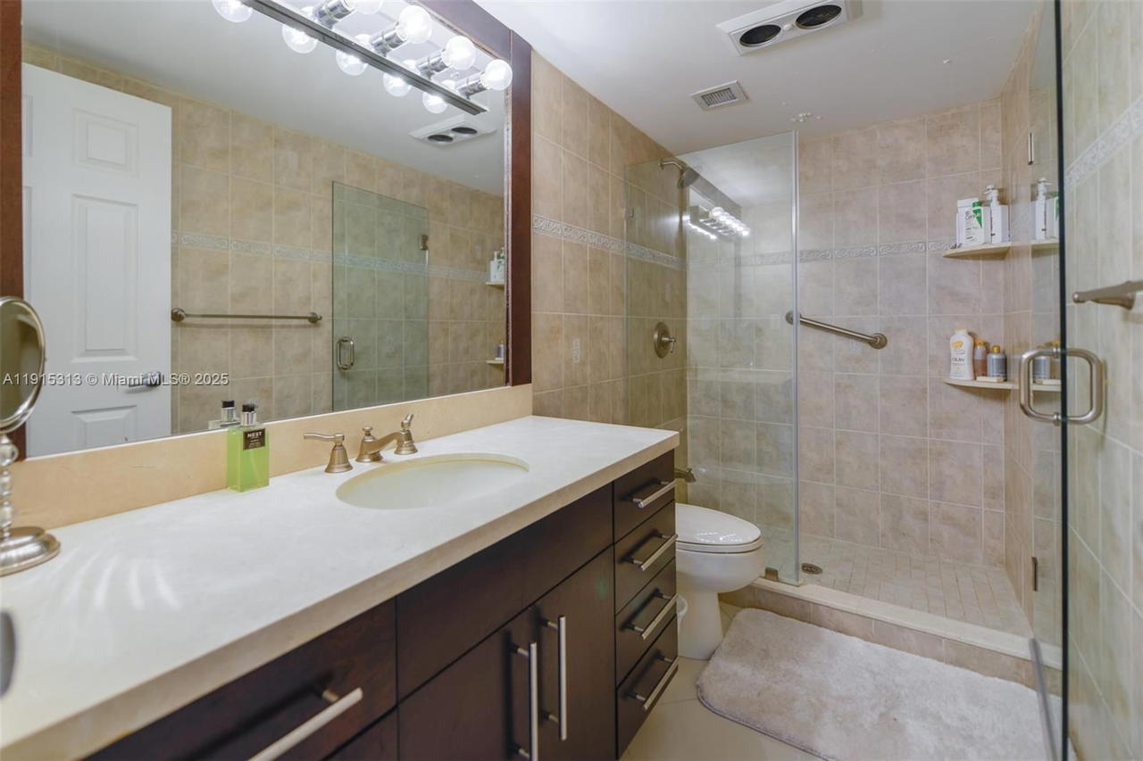 Real estate property located at 1950 Ocean Dr #5G, Broward, Hemispheres Condo, Hallandale Beach, FL