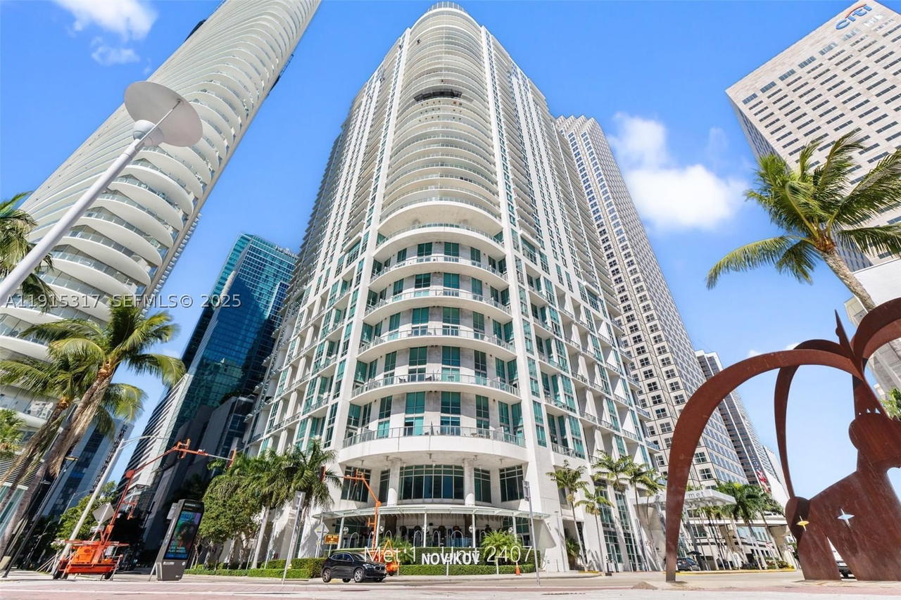 Real estate property located at 300 Biscayne Blvd T-2407, Miami-dade, Met 1 Condo, Miami, FL