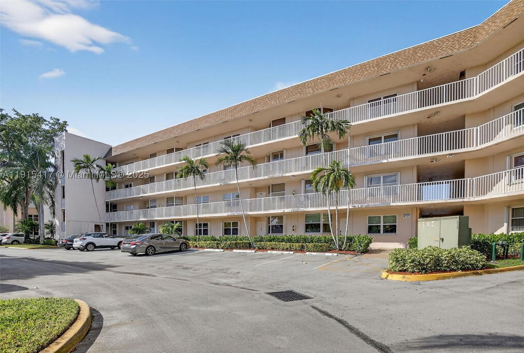 Real estate property located at 2521 104th Ave #203, Broward, Sunrise Lakes 211 Condo, Sunrise, FL