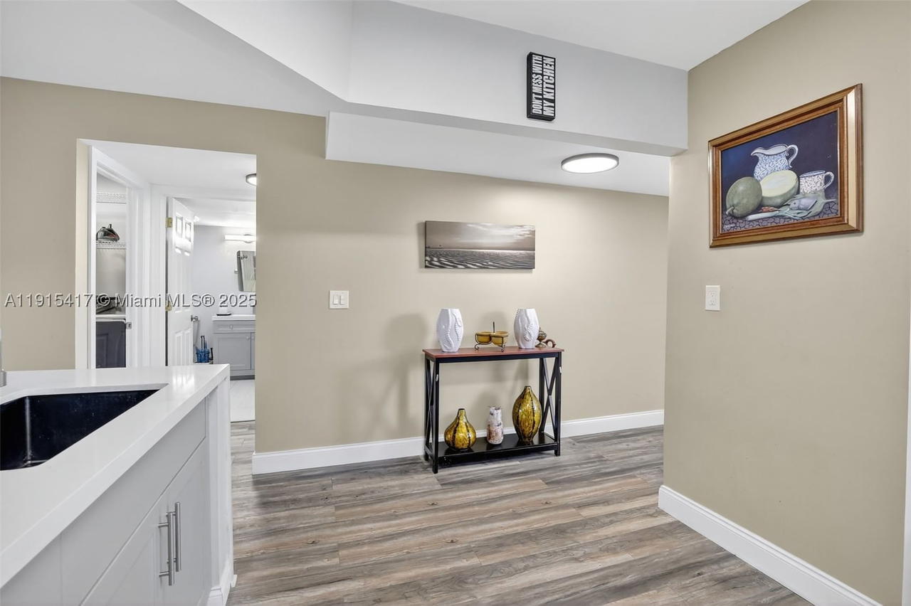 Real estate property located at 2521 104th Ave #203, Broward, Sunrise Lakes 211 Condo, Sunrise, FL